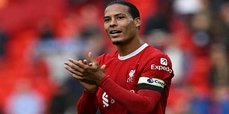 Virgil Van Dijk là cầu thủ chốt nơi hàng thủ Liverpool hiện nay